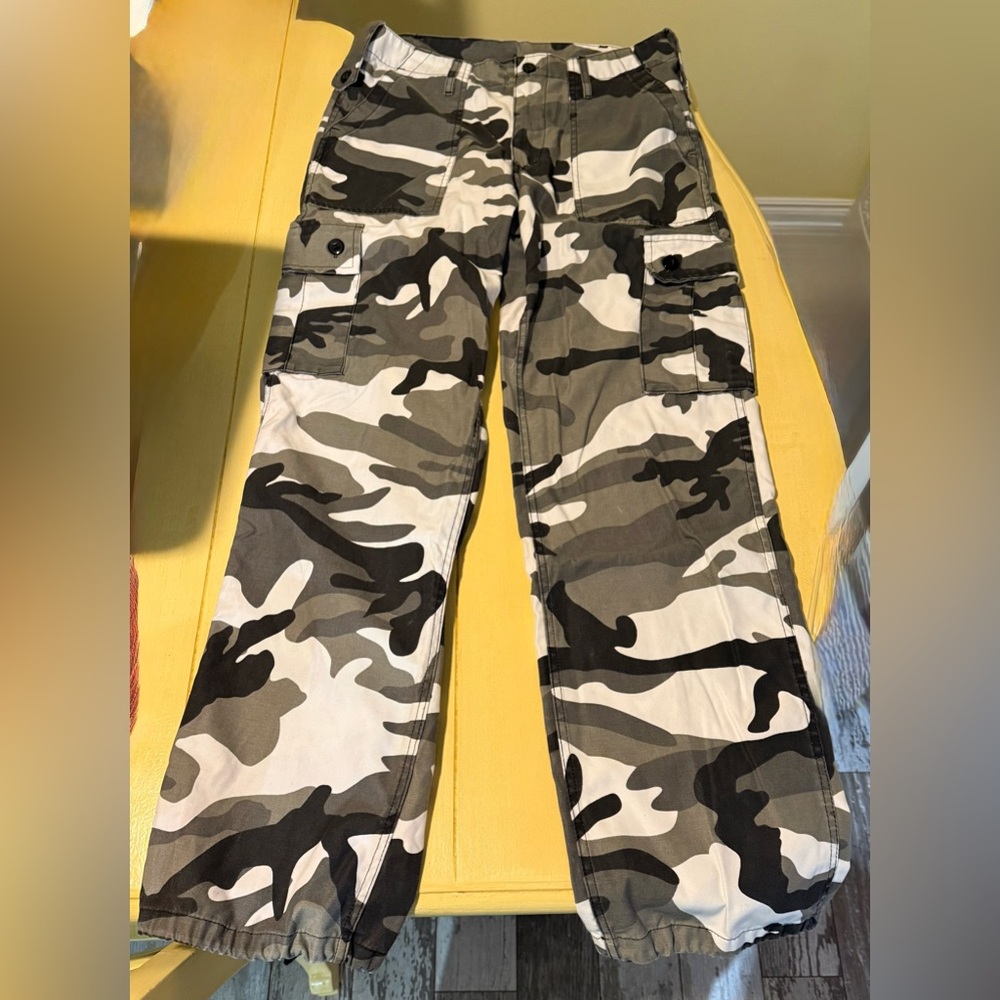 NWOT - Camouflage Cargo Pants